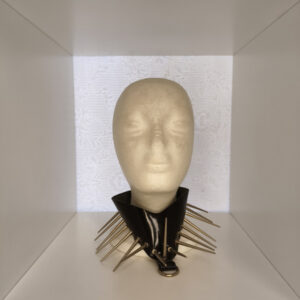 Collare Con Spuntoni – collare costrittivo regolabile nero