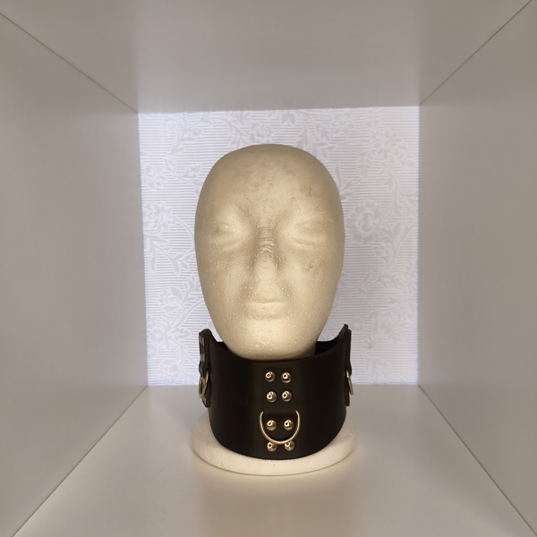 Collare Pelle Nero – collare costrittivo regolabile in pelle nera