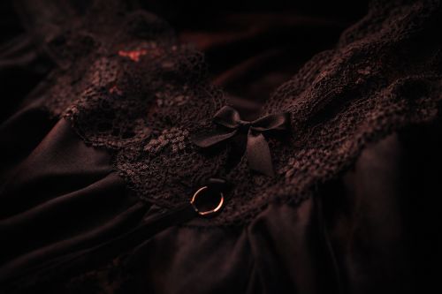 Dettaglio di lingerie elegante e sensuale - Spicy Secrets Torino